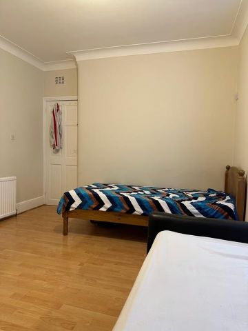 Room in a Shared House, Gartmore Road, IG3 - Photo 3