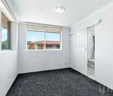 Minutes from Town 1 Bedroom Unit - Photo 2
