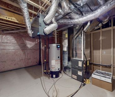 For Lease - 21 Planet Street, Richmond Hill, Ontario - Photo 2