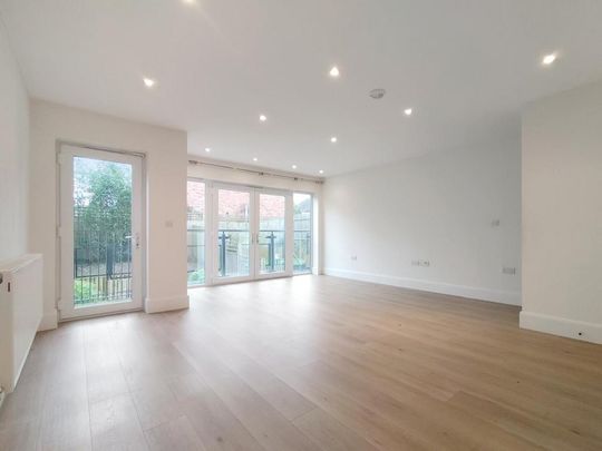 4 bedroom terraced house to rent - Photo 1