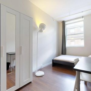 Chambre En Colocation , Place Des Arts - Photo 2