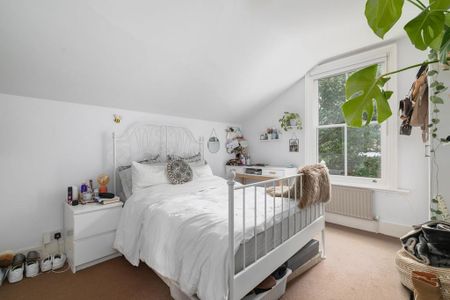 3 bedroom flat to rent - Photo 4