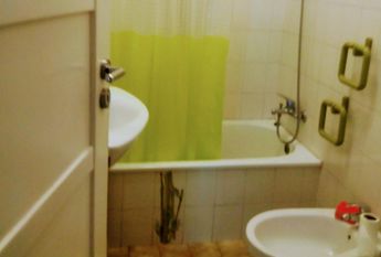 Cozy room with private bathroom in Lisbon Alvalade