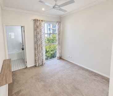 SUB-PENTHOUSE LIVING AT THE RESERVE | 3 BED + STUDY | 2 CAR | $1,31... - Photo 4