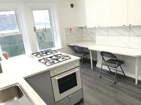 Room in a Shared House, Very Near Kirchen Road Area, W13 - Photo 3