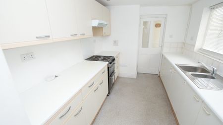 2 Southville Gordon Road, CHELTENHAM GL530ES - Photo 5