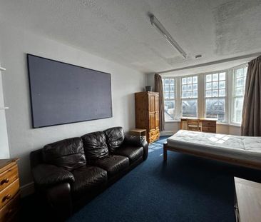 3 bedroom flat to rent - Photo 3