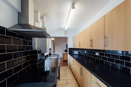 1 bedroom in a house share to rent - Photo 4