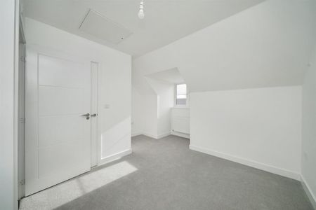 4 bedroom semi-detached house to rent - Photo 2