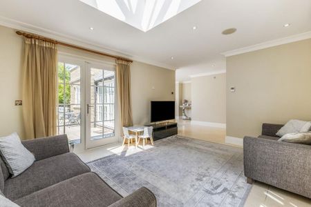 6 bedroom detached house to rent - Photo 2