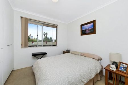 6/81 Collett Street, Queanbeyan - Photo 2