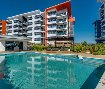 UNFURNISHED - Oversized 1 Bed Plus Study! - Photo 2