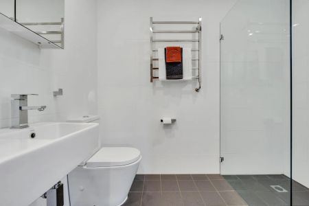 Modern Studio Unit - Photo 3