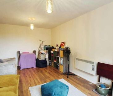 Walpole Road, Burnham, SL1 - Photo 5