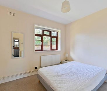 3 bedroom flat to rent - Photo 4