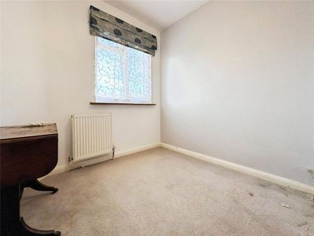 4 bedroom end of terrace house to rent - Photo 5