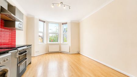 1 bedroom Flat in Queens Road, Aldershot - Photo 2