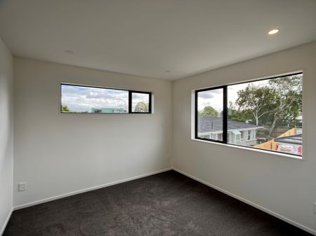 4-BEDROOM IN BOTANY DOWNS - Photo 2