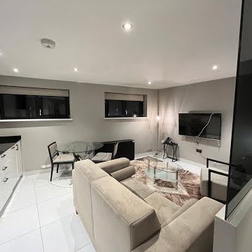 1 Bed Flat, Park Square East, LS1 - Photo 2