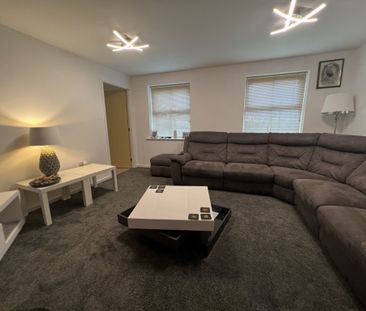 2 Bedroom Flat - Photo 2