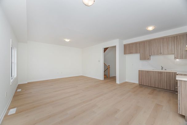 For Lease - 16 Ravenscraig Place, Innisfil, Ontario - Photo 1