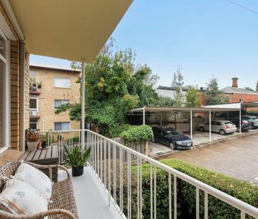 Sunlit Serenity in a Prime Pocket of St Kilda East - Photo 6