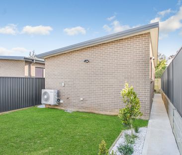 Stylish and Convenient 2-Bedroom Granny House in Guildford - Photo 6