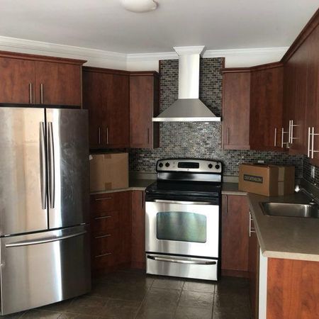 Beau grand condo 4 1/2 propre et sécuritaire avec 5 électro à louer 2 min. des ponts de Qc (Charny) - Photo 3