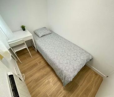 Avenida de la Albufera, Madrid, Community of Madrid 28038 - Photo 3