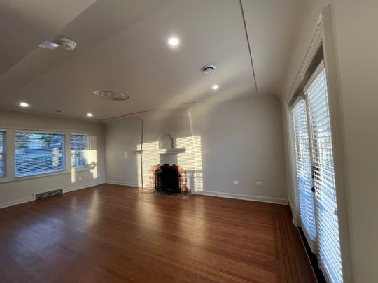 1090 Keith Road, West Vancouver Bc V7t 1m5 - Photo 1