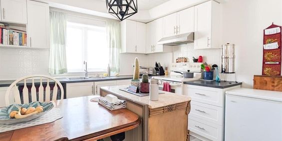 Immeuble - 5891-5901 Boulevard Bourque Grand 6 1/2 Sur Deux étages à Louer - Photo 3