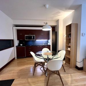 3 1/2 - Vieux Montreal - Meublé - Stationnement interieur - 1er septembre. - Photo 2