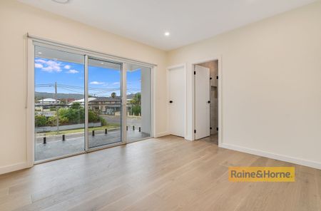 MODERN THREE BEDROOM TOWNHOUSE - Photo 3