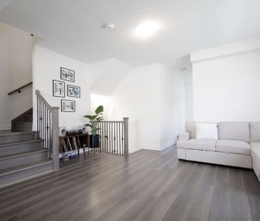 For Lease - 32 Ferragine Crescent, Bradford West Gwillimbury, Ontario - Photo 2