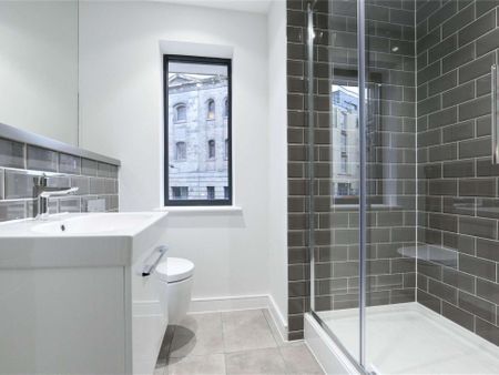 A generous studio apartment in the city centre - Photo 3
