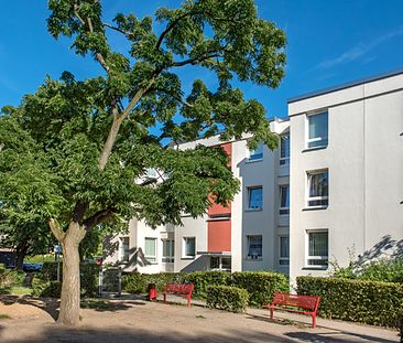 Modernisierte Familienwohnung mit zwei Balkonen und neuem Badezimmer - Photo 1