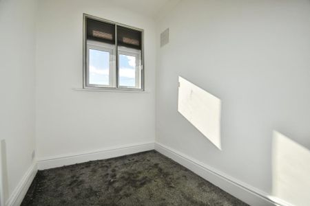 3 bedroom end of terrace house to rent - Photo 5