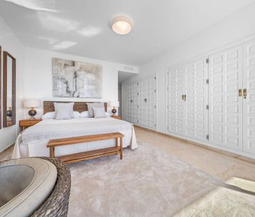 Luxury penthouse for rent in Marbella, Andalusia - Photo 3