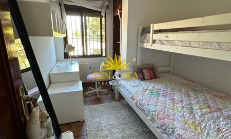 APARTMENT WITH 3 BEDROOMS AND 2 BATHROOMS - Photo 4