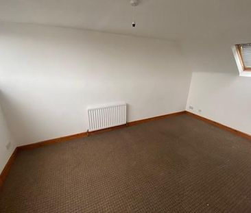 4 bedroom semi-detached house to rent - Photo 4