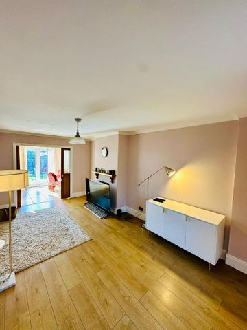 1 bedroom in a house share to rent - Photo 3