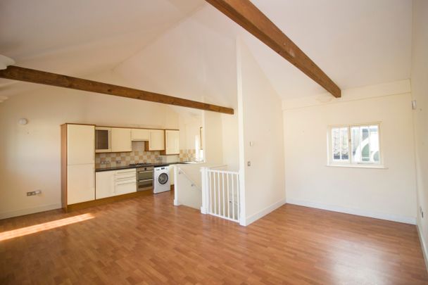 2 Bedroom Property to Let in the Heart of Clare - Photo 1