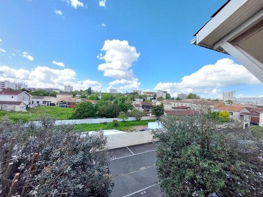 location Appartement T2 DE 51.51m² À BEGLES - Photo 1