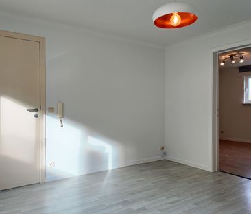 Gezellig en energiezuinig appartement met terras in centrum Eeklo! - Photo 5