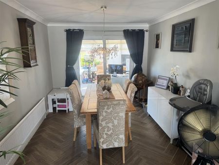 Mansell Road - Photo 4