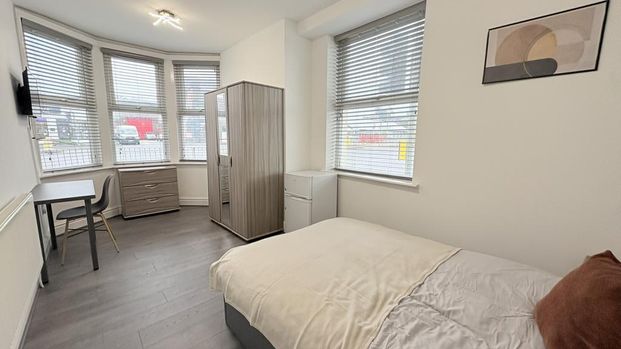 1 bedroom in a house share to rent - Photo 1