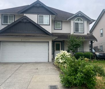 Large 4 Bedroom Upper in West Abbotsford - Photo 6