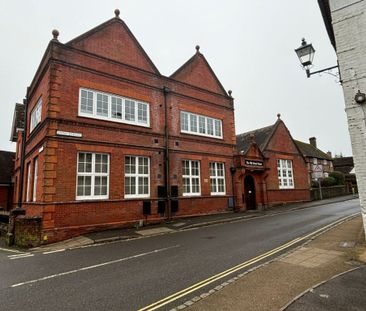 2 Bedroom Flat / Apartment - Bank Street, Bishops Waltham - Photo 2