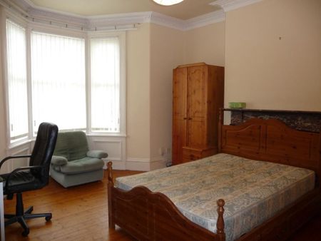 2 bedroom ground floor flat to rent - Photo 2