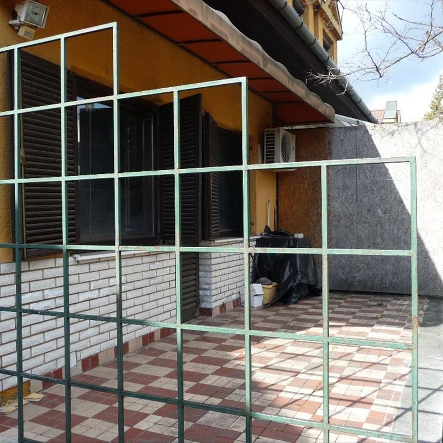 Kiadó átlagos állapotú ház - Nyíregyháza - Photo 1